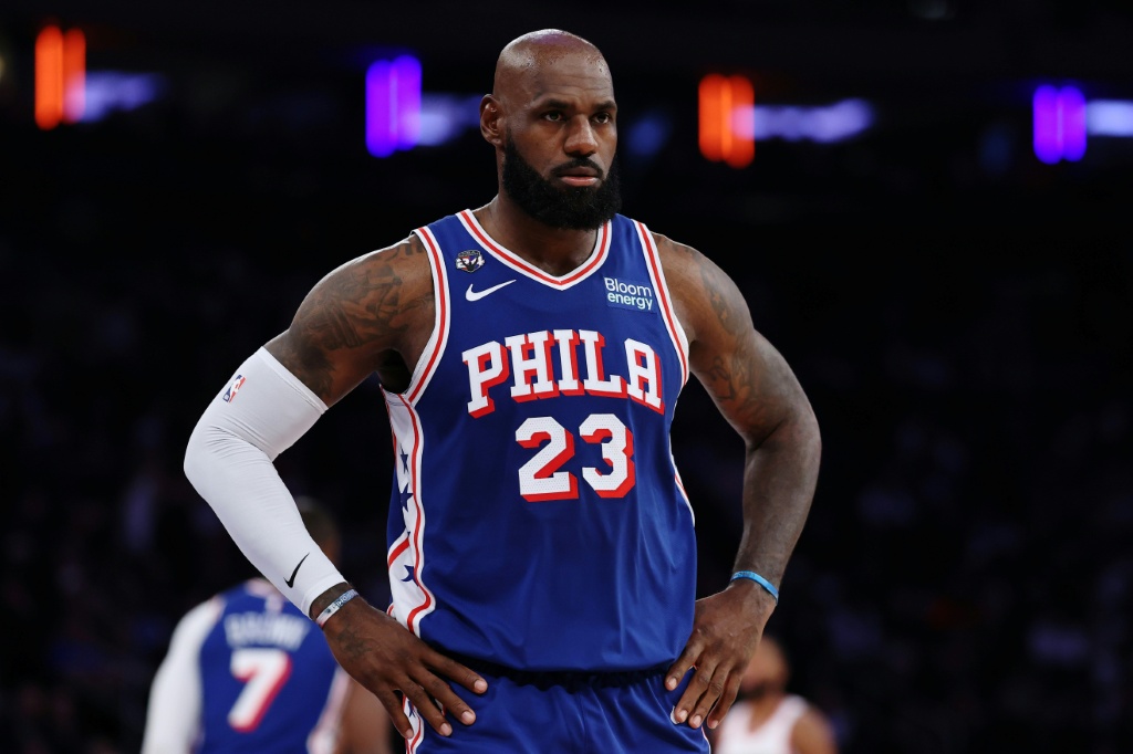 Trump slams NBA's LeBron James for national anthem actions