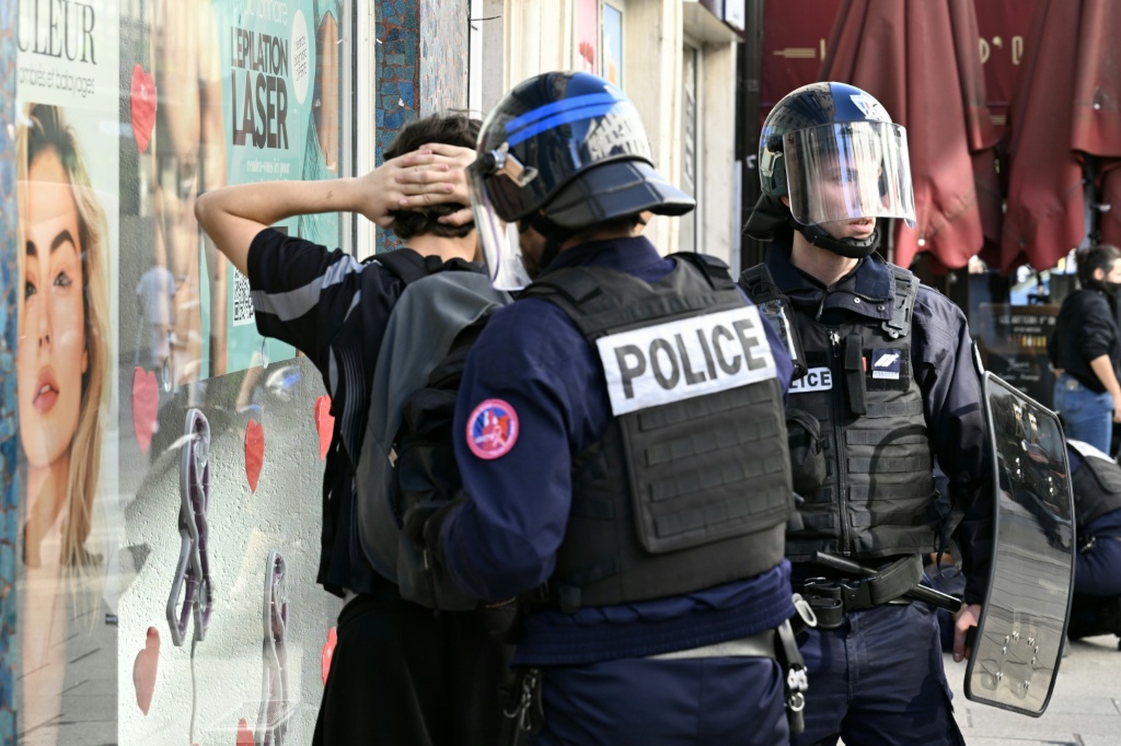 'No future': Thousands mass in France for high school protests