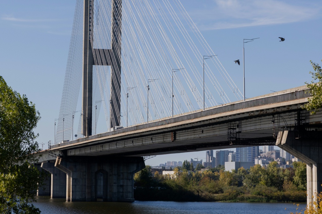 The Southern Bridge is a transport artery connecting the east and west of the Ukrainian capital over the Dnipro river — Tetiana DZHAFAROVA / AFP