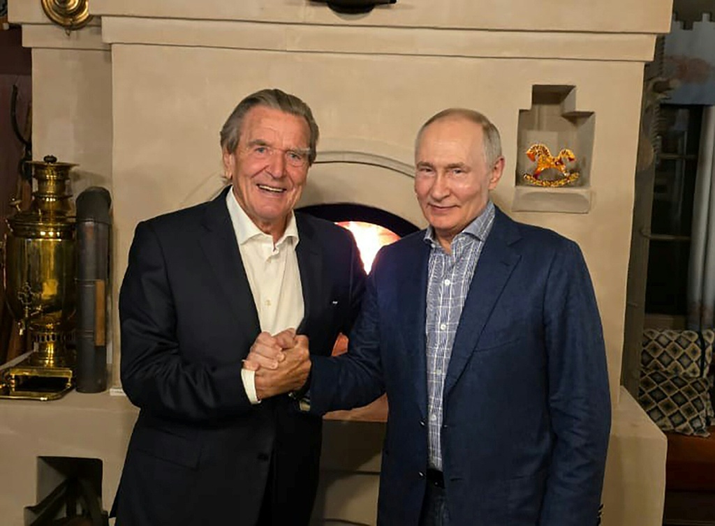 German leader outraged at Schroeder birthday visit to Putin