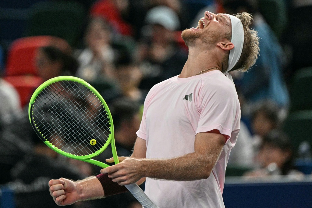 Davidovich Fokina beats rising star Jodar to win Shanghai Masters