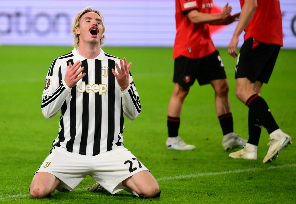 Juventus denied at the death, Sunderland make point in Poland in Europa League
