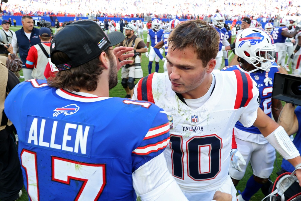 Patriots inflict first Bills defeat as Rams surge late