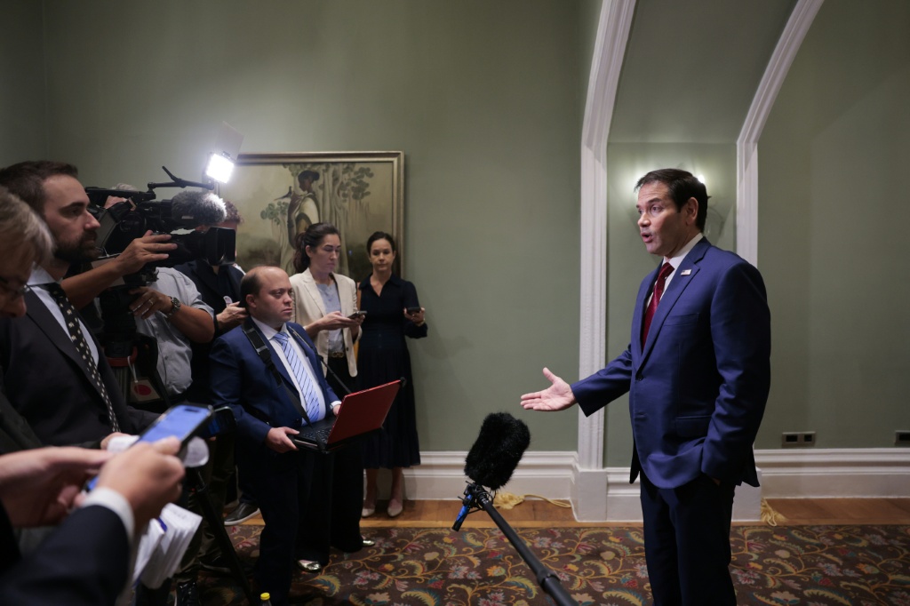 Rubio urges Cubans to work with CIA, but warns: be discreet