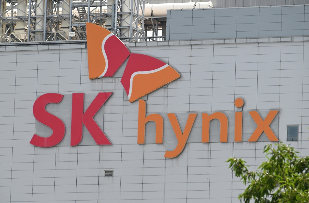 AI chip giant SK hynix posts seven-fold surge in quarterly operating profit