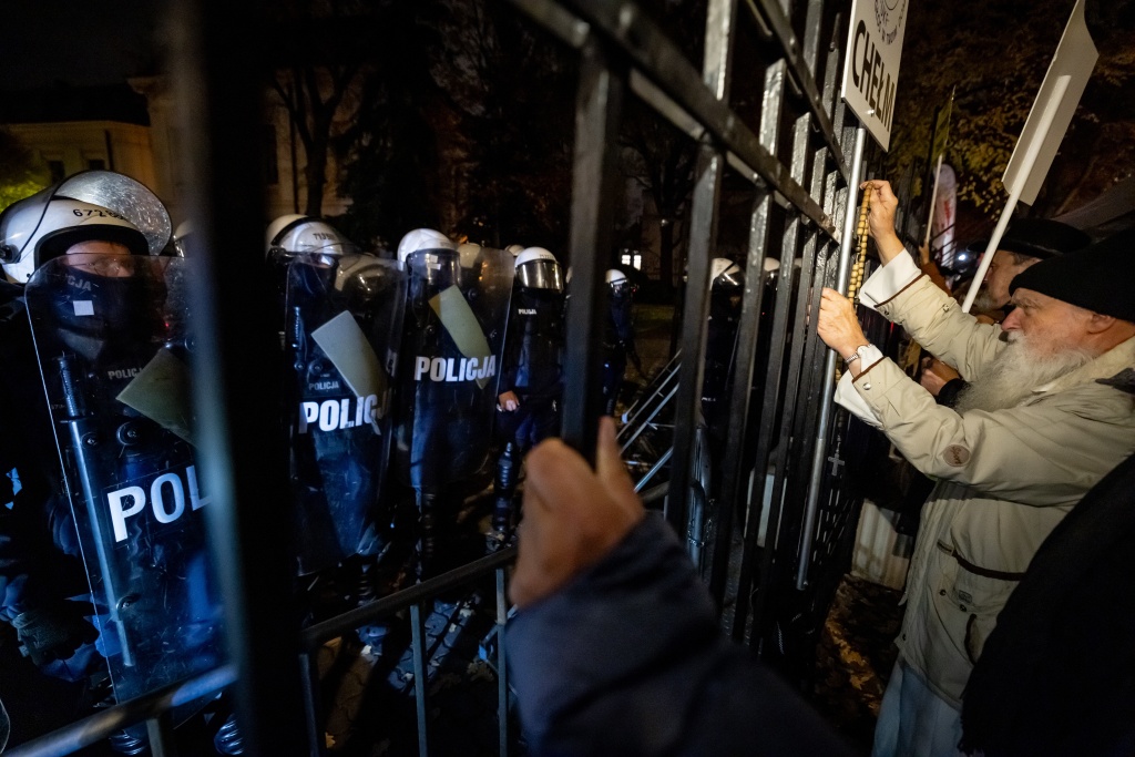 Supporters of the now opposition PiS protested the ousting of court president Bogdan Swieczkowski — Wojtek RADWANSKI / AFP
