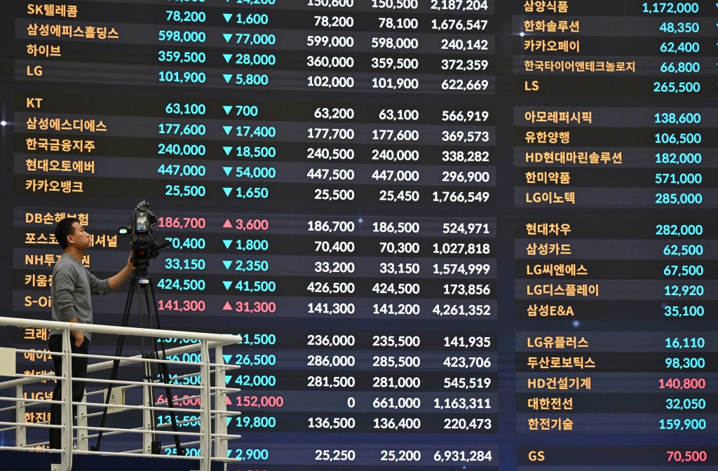 Tech optimism lifts stocks ahead of Fed update on rates