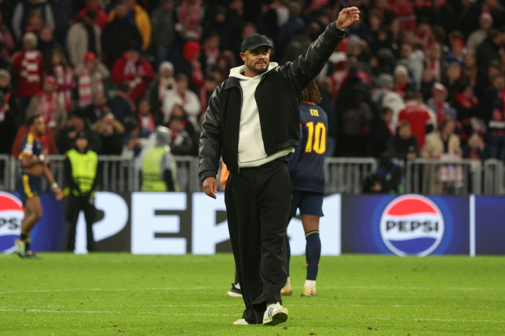 Bayern Munich coach Kompany in hospital after collapsing: club