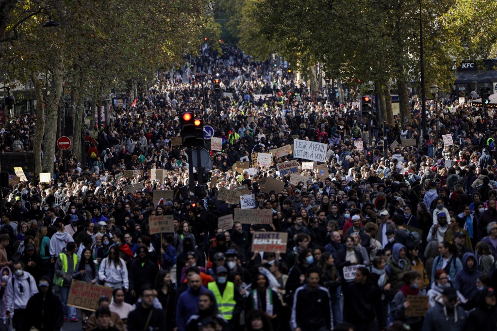 More than half a million people participated in Saturday's demonstrations over the cost of living — GEOFFROY VAN DER HASSELT / AFP