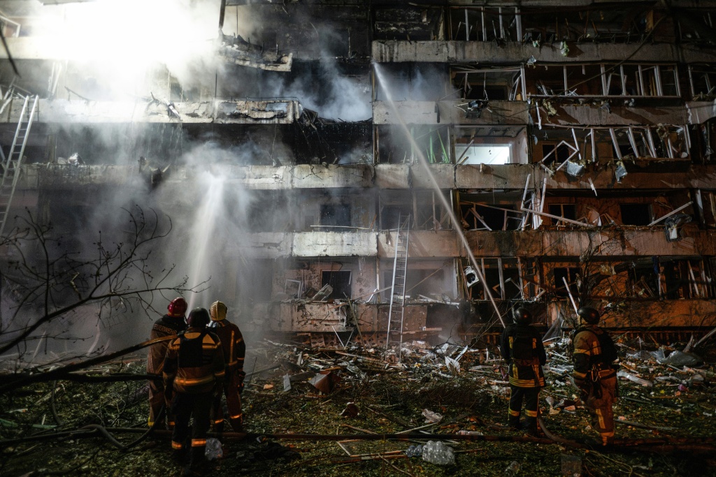 Kyiv's air raid sirens could not sound in time to warn people to take cover — Genya SAVILOV / AFP
