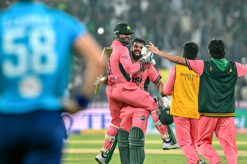 Shadab ton stuns England as Pakistan reach tri-series final