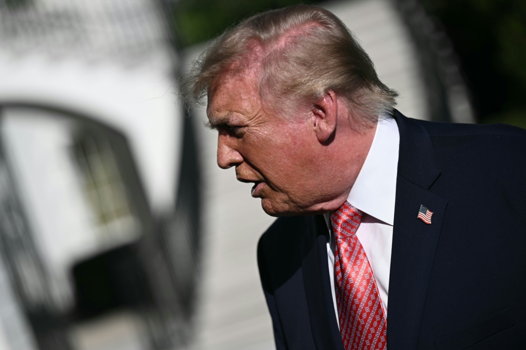 US President Donald Trump speaks to members of the press before boarding Marine One on the South Lawn of the White House — Brendan SMIALOWSKI / AFP