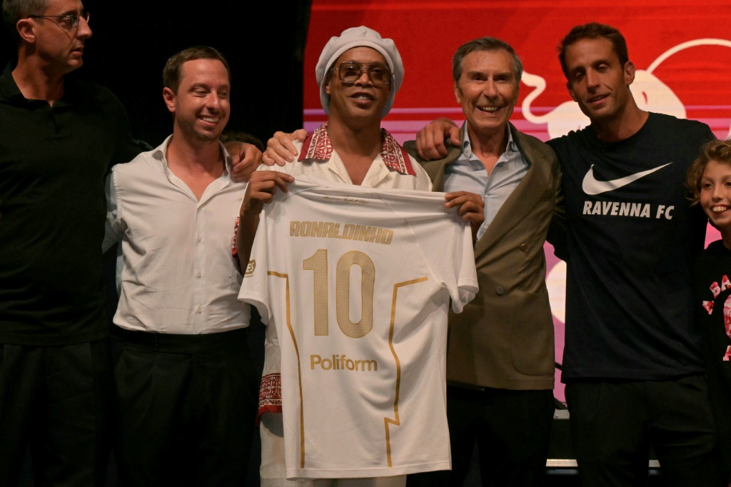 Ronaldinho to make comeback in Italian third tier
