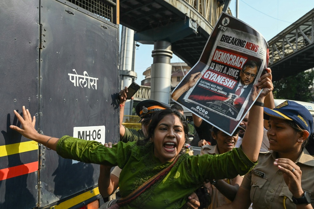 India's 'cockroach' leaders vow to keep up election protests