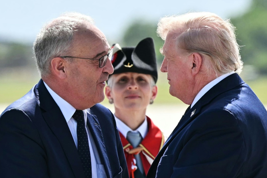 Switzerland's President Guy Parmelin (L) welcomes US President Donald Trump to Geneva ahead of the G7 summit in Evian — Mandel NGAN / AFP