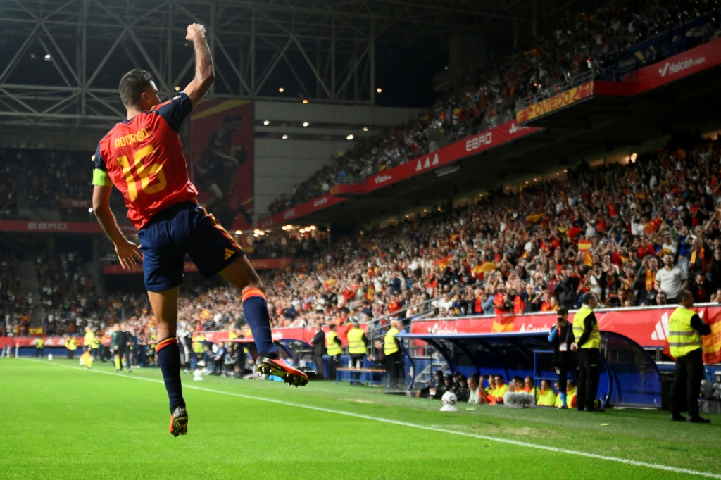 Spain break down Czechs as England outclass Croatia in Nations League