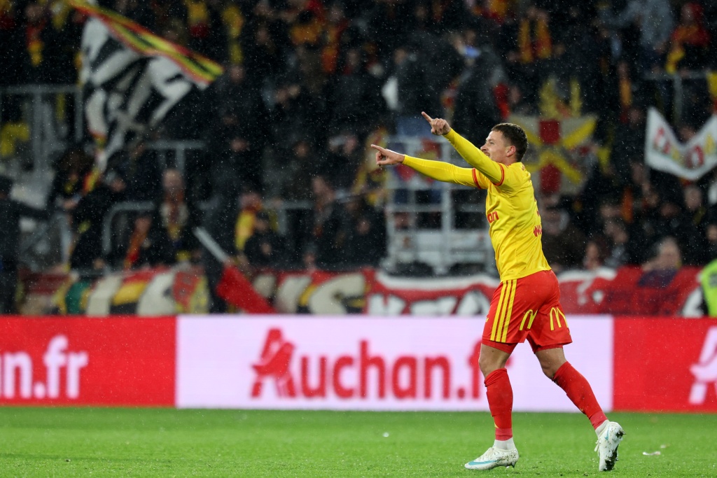 Lens beat PFC in Ligue 1 matchday impacted by social unrest