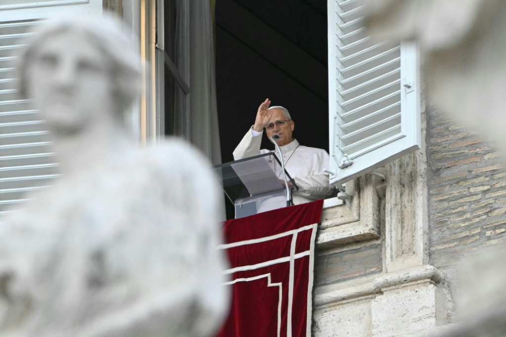 Pope addresses crowd in Vatican after cancer surgery