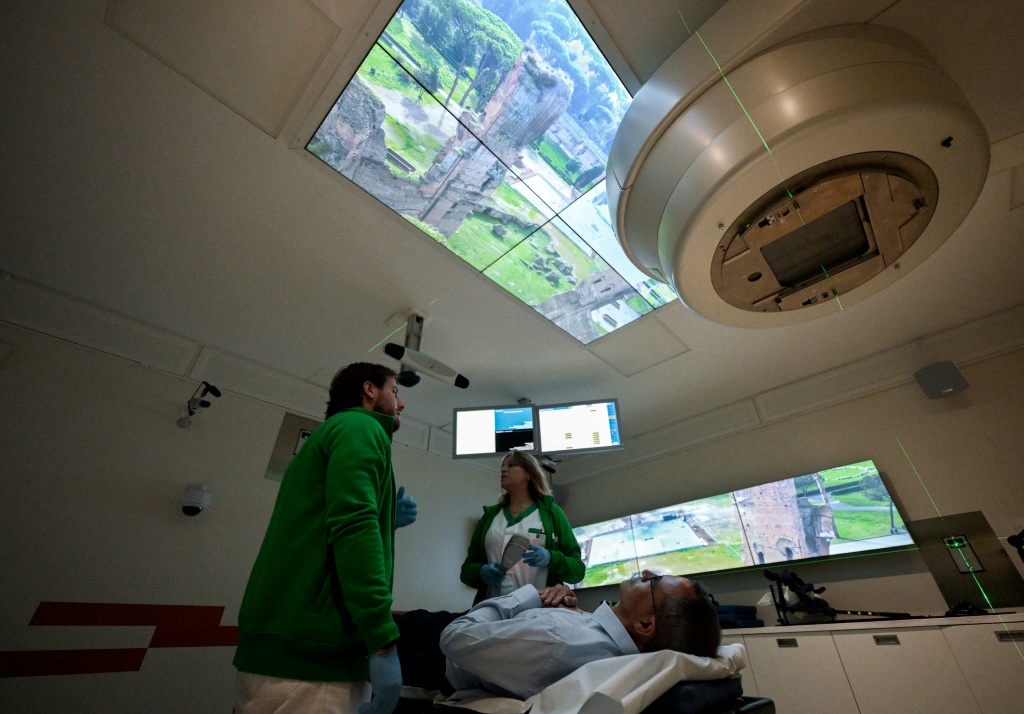 Doctors believe exposure to art will boost cancer patients' 'desire for life' — Tiziana FABI / AFP