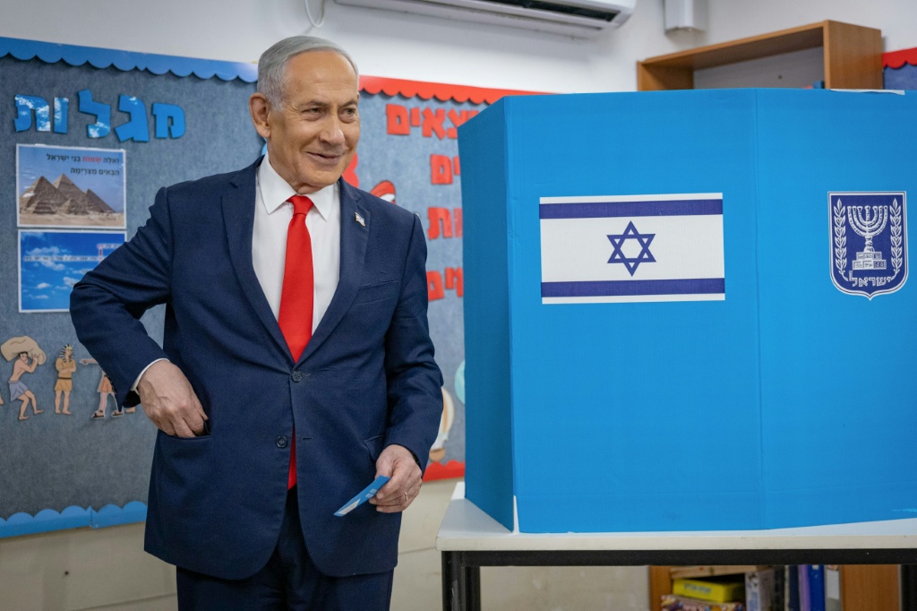 Israel opposition holds narrow edge over Netanyahu in first projections