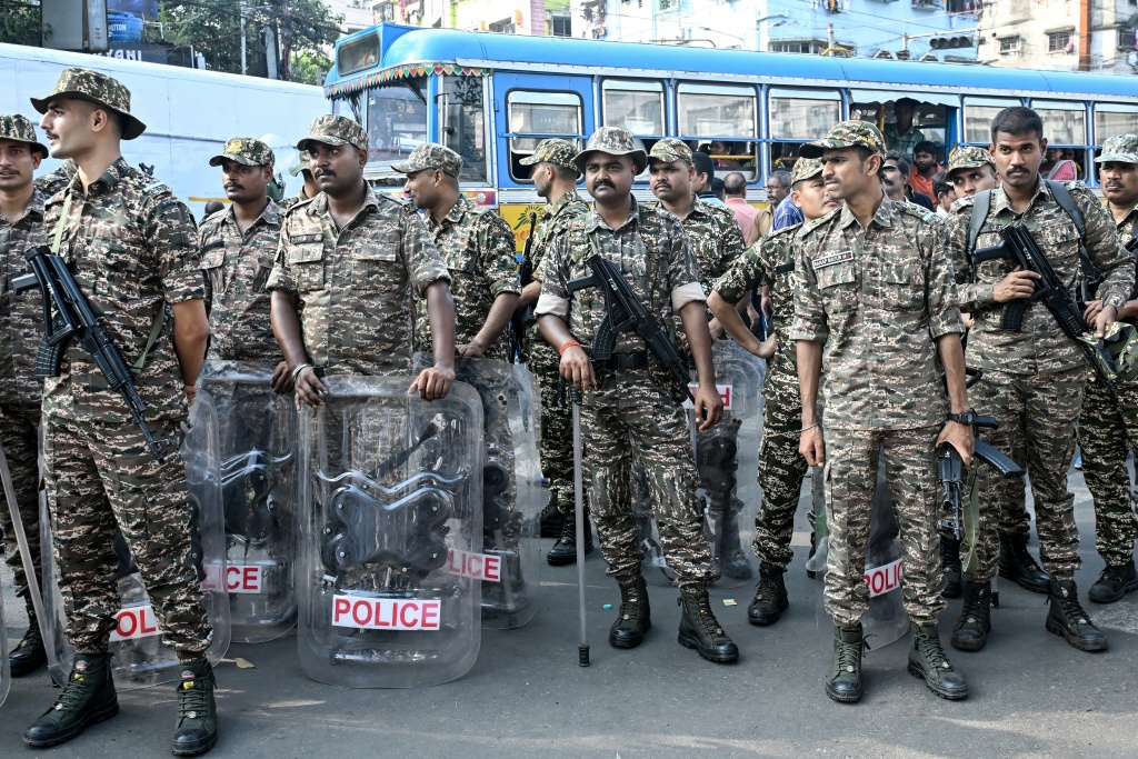 Top Indian 'cockroach' leaders sent to jail after protest