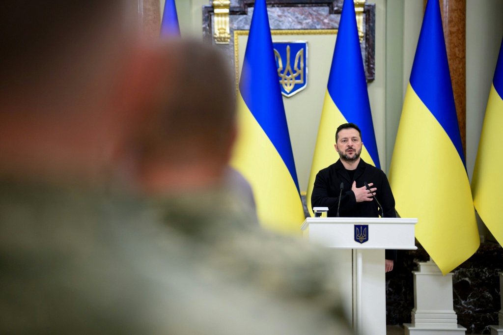 Stocks mixed as oil prices slip after Trump hails 'energy ceasefire'