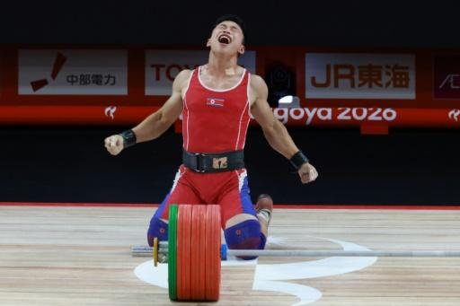 North Korea's Ri Won Ju celebrate sgold and a wrod record in the 70kg men's weightlifting at the Asian Games in Nagoya — DAVID GRAY / AFP