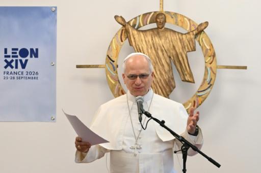 Ahead of Paris mass, pope urges life together in 'dignity and peace'