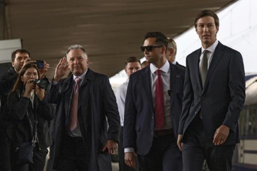 Os enviados americanos Steve Witkoff e Jared Kushner estão em Kiev após discussões em Moscou sobre como pôr fim a mais de quatro anos de guerra — Roman PILIPEY / AFP
