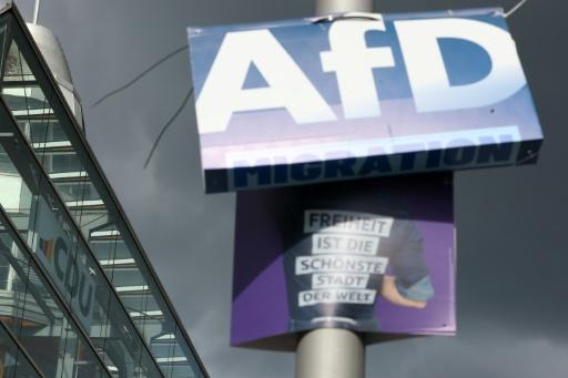 Cartaz do partido de extrema direita Alternativa para a Alemanha (AfD) em frente à sede da União Democrata-Cristã (CDU), em Berlim, em 17 de setembro de 2026 — Odd ANDERSEN / AFP