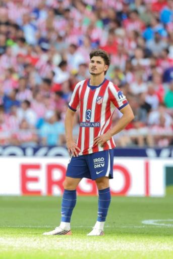 El delantero del Atlético de Madrid, Julián Álvarez, mira a la grada en el partido de LaLiga contra el Villarreal el 23 de agosto de 2026 en el Metropolitano — Pierre-Philippe Marcou / AFP
