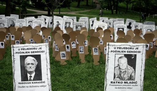 Un mémorial dédié aux victimes du nettoyage ethnique perpétré en 1992 par les forces armées serbes de Bosnie, dans les environs de  Prijedor, au nord de la Bosnie, le 31 mai 2021 — ELVIS BARUKCIC / AFP