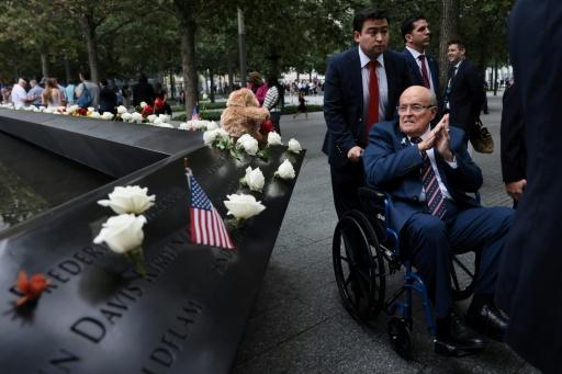 El exalcalde neoyorquino Rudy Giuliani, en silla de ruedas, llega a un acto conmemorativo del 25 aniversario de los atentados del 11-S, el 11 de septiembre de 2026 en Nueva York — Spencer Platt / AFP