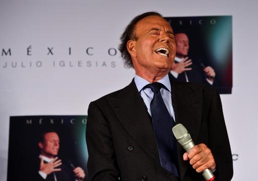 Dos demandantes de Julio Iglesias piden a la justicia española tramitar su nueva denuncia