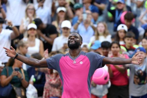 Frances Tiafoe celebra su victoria ante Daniil Medvedev en el US Open el 6 de septiembre de 2026 — MATTHEW STOCKMAN