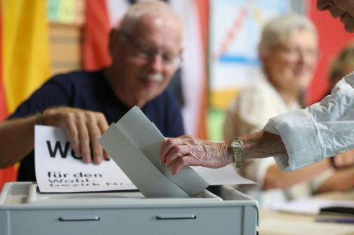 Allemagne: le chancelier Merz veut tenir le cap, même fragilisé par les succès électoraux des extrêmes