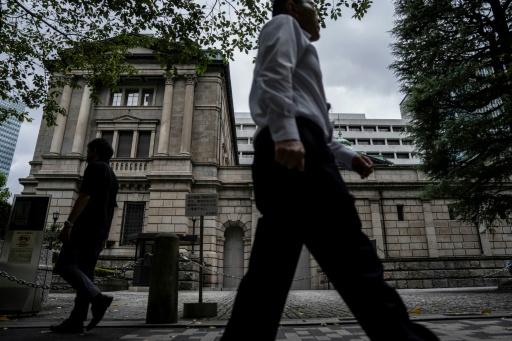 Asian stocks track Wall St rally as oil prices drop