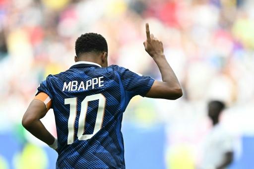 Kylian Mbappé troca Nike pela marca suíça On