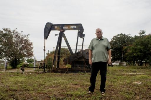 Venezuela's oil cradle pins hopes on US energy deals