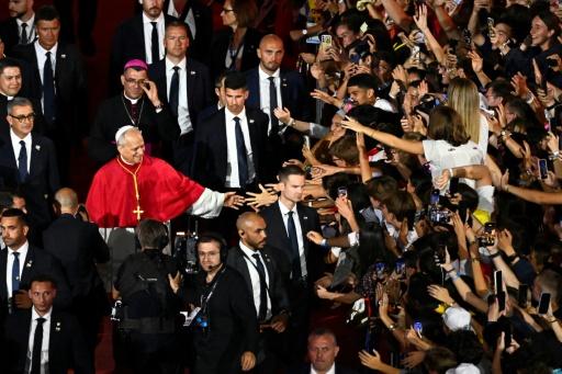 Pope celebrates giant Paris mass in landmark visit