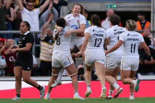 England women back to winning ways with last-gasp defeat of New Zealand