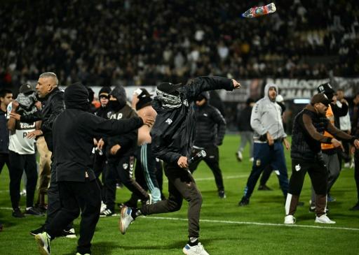 Incidentes tras finalizar el duelo entre Platense y Fluminense por Copa Libertadores, en Vicente Lopez, provincia de Buenos Aires, Argentina, el 15 de setiembre 2026 — Luis ROBAYO / AFP