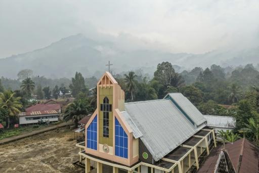 Smoke from wildfires blanketing Lanjak village in Kapuas Hulu, West Kalimantan, on September 4, 2026 — BAY ISMOYO / AFP