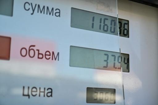 Le prix d'un carburant à la pompe dans une station-service de Bagakhangai, le 25 août 2026 en Mongolie — Hector RETAMAL / AFP