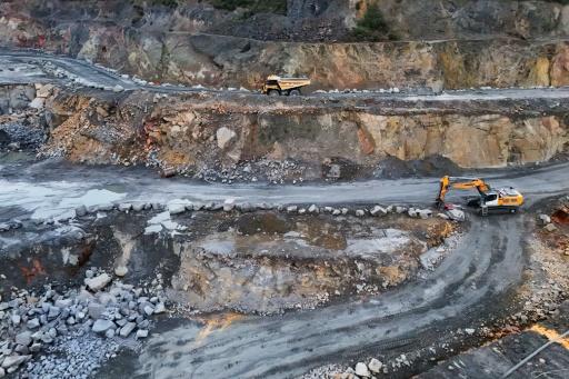 Vue aérienne de la carrière d'andalousite exploitée par Imerys à Glomel (Côtes d'Armor), le 5 novembre 2026 — Damien MEYER / AFP