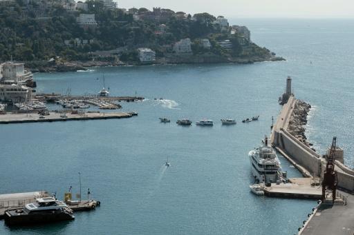 Barcos pesqueros bloquean la entrada al puerto de Niza para protestar contra el aumento de los precios del combustible, el 17 de septiembre de 2026 en esa ciudad de la costa sureste de Francia — Frederic Dides / AFP