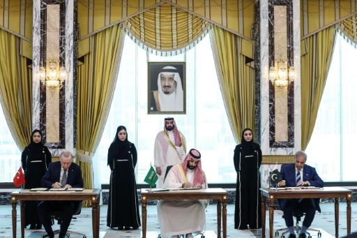 باكستان تؤكد "المضي الى أبعد مدى" في الدفاع عن السعودية